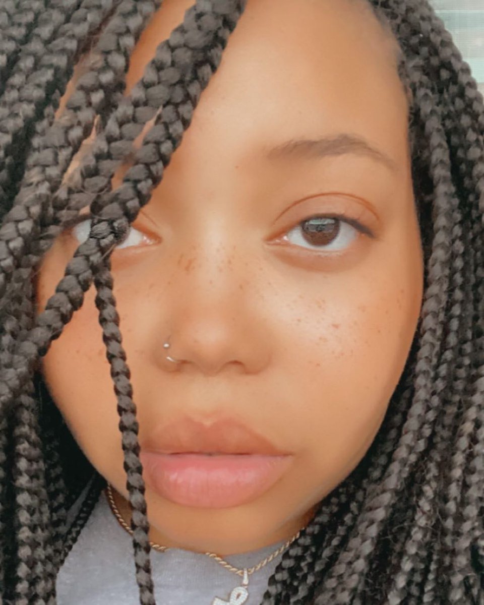 PaulMitchellUS's tweet photo. Why #TeaTreeSpecial ✨ is stylist @reia_prettyconvenient's favorite shampoo and conditioner to use with braids: “My scalp feels so good after a wash and in this weather that minty tingle and a refreshing breeze is like HEAVEN 😇" 📷: @reia_prettyconvenient https://t.co/Sk15sGwMpf
