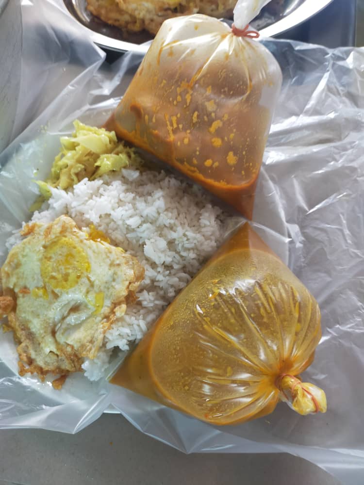 BooSoonYew67's tweet photo. #MisiBekalPenjara 11c - dinner for personnel at road block, EMCO at #PenjaraPulauPinang .. #Penang .. Meals with thanks to #OldFrees #kita8486 .. 👍🏻👍🏻 https://t.co/B130I9TCIx