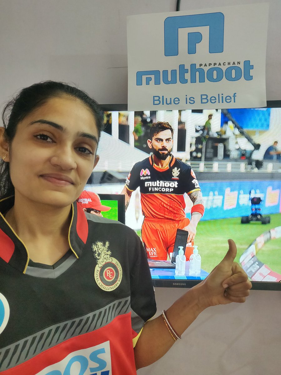 ImPriyanka199's tweet photo. @MuthootIndia Die heart fan of #RCB 
cheers for RCB every season ❤️❤️❤️❤️
We will win🏆 

#HappinessHaiInterestFree @MuthootIndia
#RCB2020 #CricketFever #CricketLover #CricketForLife #ViratKohli #KohliFans #LoveKohli #CricketMatch #Gold #PlayBold 

@Priti_Rathod123
@sagarzala3060
@zala_vanita https://t.co/sCAChQojE4