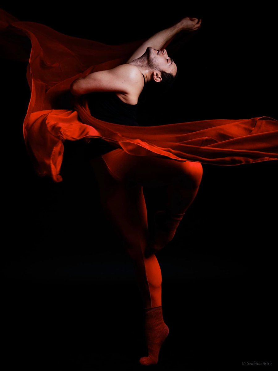 Today we celebrate #WorldBalletDay and the incredible talent of our 2 actors-ballet dancers, <a href="/sevfletch/">Severine Simone</a> &amp; <a href="/Stefanos_Di/">Stefanos Dimoulas</a> 
Stefanos performed in Old Joe's Fish and Chill @bloomsburyfest 2017, while Severine starred in our show Tomorrow Will Be Better at the #BloomsburyFest 2020
🎭🩰