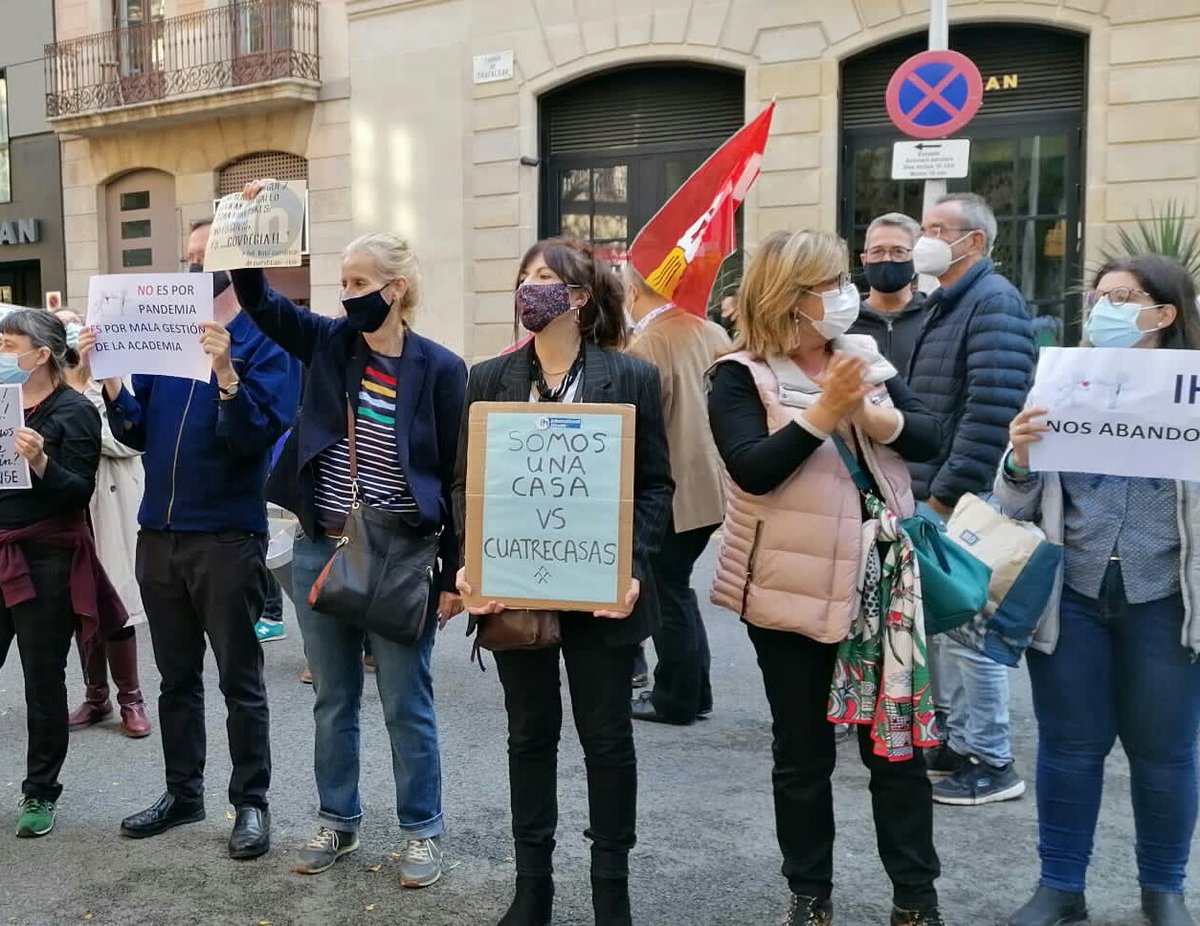 Great to see Scott Thornbury at the  IH Eastern Spain protest in Barcelona today. @ihstaff <a href="/IHWorld/">International House</a> @thornburyscott