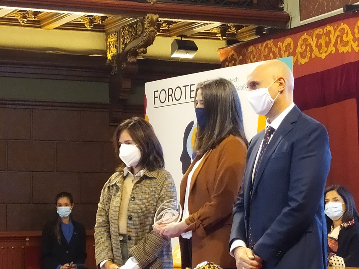 IngDeusto's tweet photo. Entrega del premio Ada Joven por parte de Dña Nerea Aranguren, Directora de Innovación @DANOBATGROUP y D. Asier Perallos, decano de la facultad de Ingeniería a Dña. Susana Ladra. ¡Enhorabuena!
#ForoTech #ForoTech2020 #PremioAdaByron https://t.co/teKLY2qJNP