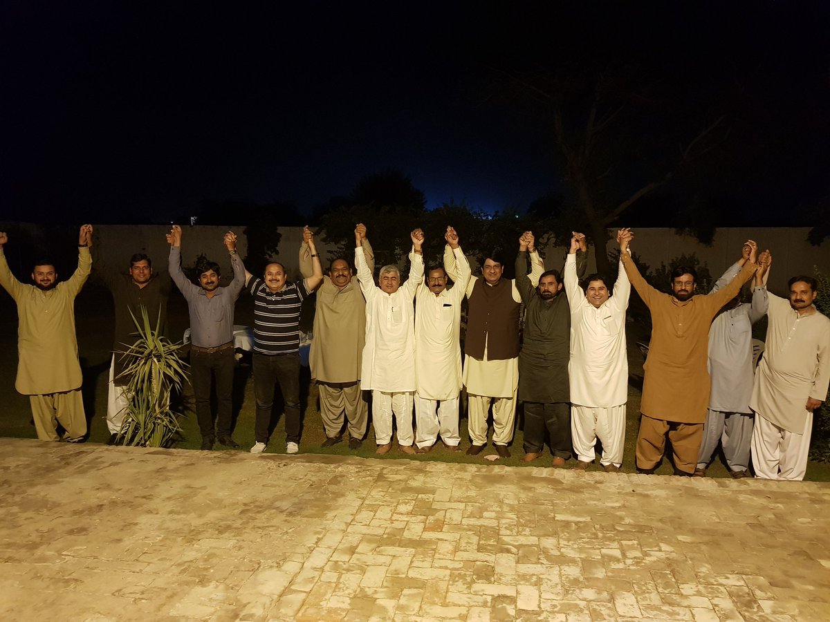 AqeelNHashmi's tweet photo. مجوزہ ڈویژنل کنونشن مسلم لیگ ن یوتھ ونگ بہاولپور اور ملتان میں ہونے والے عظیم الشان جلسے کی تیاریوں کے سلسلے میں بہاولپور میں ایک اہم اجلاس منعقد ہوا۔ شرکاء نے میاں محمد نواز شریف کے بیانیئے کے علم کو مزید بلند کرنے کے عزم کا بھی بھرپور اعادہ کیا۔
#TeamHashmiPK https://t.co/2VCwDQbp31
