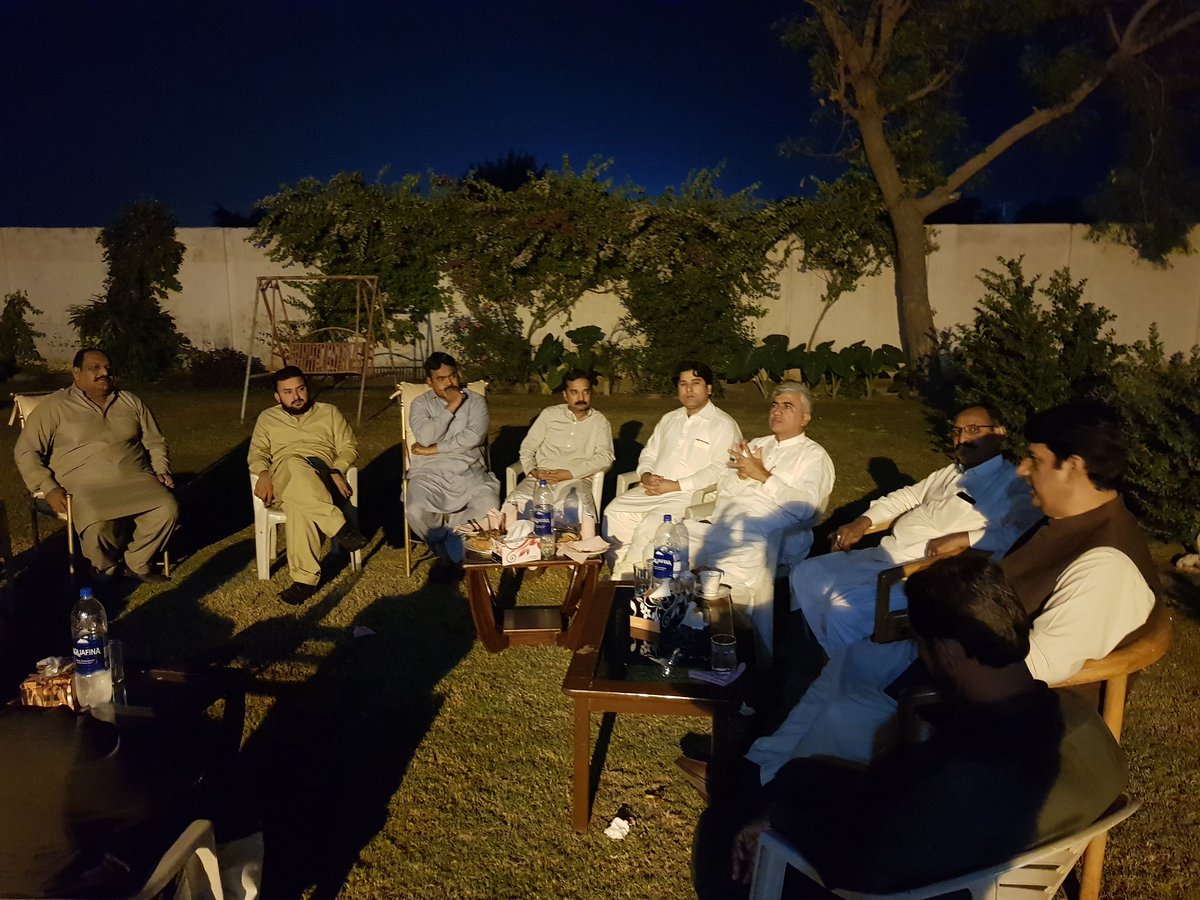 AqeelNHashmi's tweet photo. مجوزہ ڈویژنل کنونشن مسلم لیگ ن یوتھ ونگ بہاولپور اور ملتان میں ہونے والے عظیم الشان جلسے کی تیاریوں کے سلسلے میں بہاولپور میں ایک اہم اجلاس منعقد ہوا۔ شرکاء نے میاں محمد نواز شریف کے بیانیئے کے علم کو مزید بلند کرنے کے عزم کا بھی بھرپور اعادہ کیا۔
#TeamHashmiPK https://t.co/2VCwDQbp31