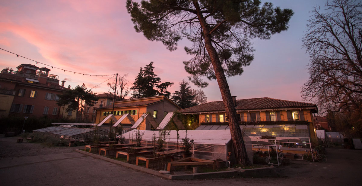 🍁 Goditi i colori dell'autunno con noi: #VETRO e #LeSerre sono aperti tutti i giorni fino alle 18,00.
📆 #TecnicaMista: confermato webinar con Sèbastien Laudenbach.

Scopri di più ➡️ mailchi.mp/00ac0ed32c1b/n… | #Bologna