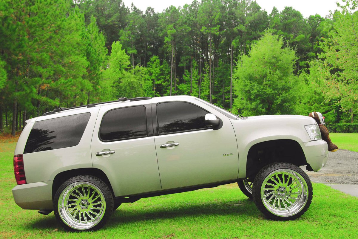 Who tf drives these y’all needa get raised the right way son... look at the road not the sky 😂😂😂 #gay #shitbox #squatted