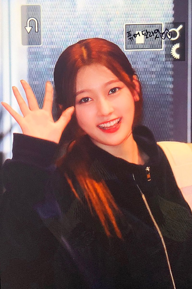 Pure_DLT's tweet photo. 201029 프리뷰 

#이달의소녀 #LOONA #최리 #Choerry 
@loonatheworld https://t.co/jARlB53xbx