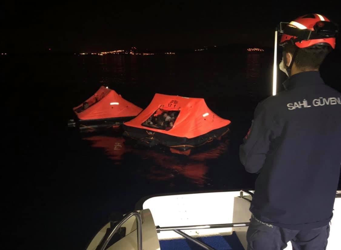 ABoatReport's tweet photo. So far this month, we have registered 32 illegal pushbacks in the Aegean Sea, performed by the #Greek coast guard.
881 people – children, women and me –, have been denied their right to seek #asylum. Their #humanrights have been violated by the Greek government. #Greece https://t.co/GT7VQOKRyD