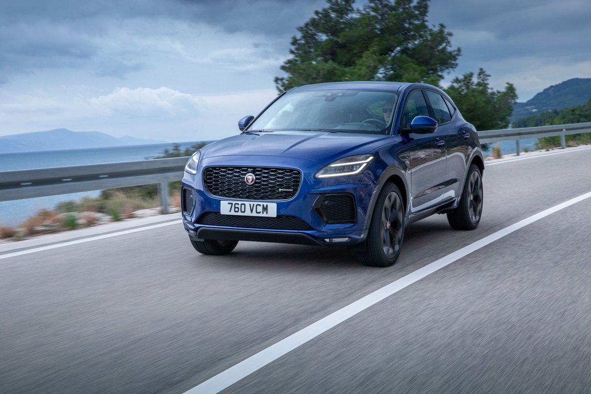 motorionline's tweet image. #Jaguar E-Pace 2021: restyling con nuovo pianale e motori ibridi [FOTO e VIDEO] motorionline.com/2020/10/29/jag… #motorionline #JaguarEPace #EPace