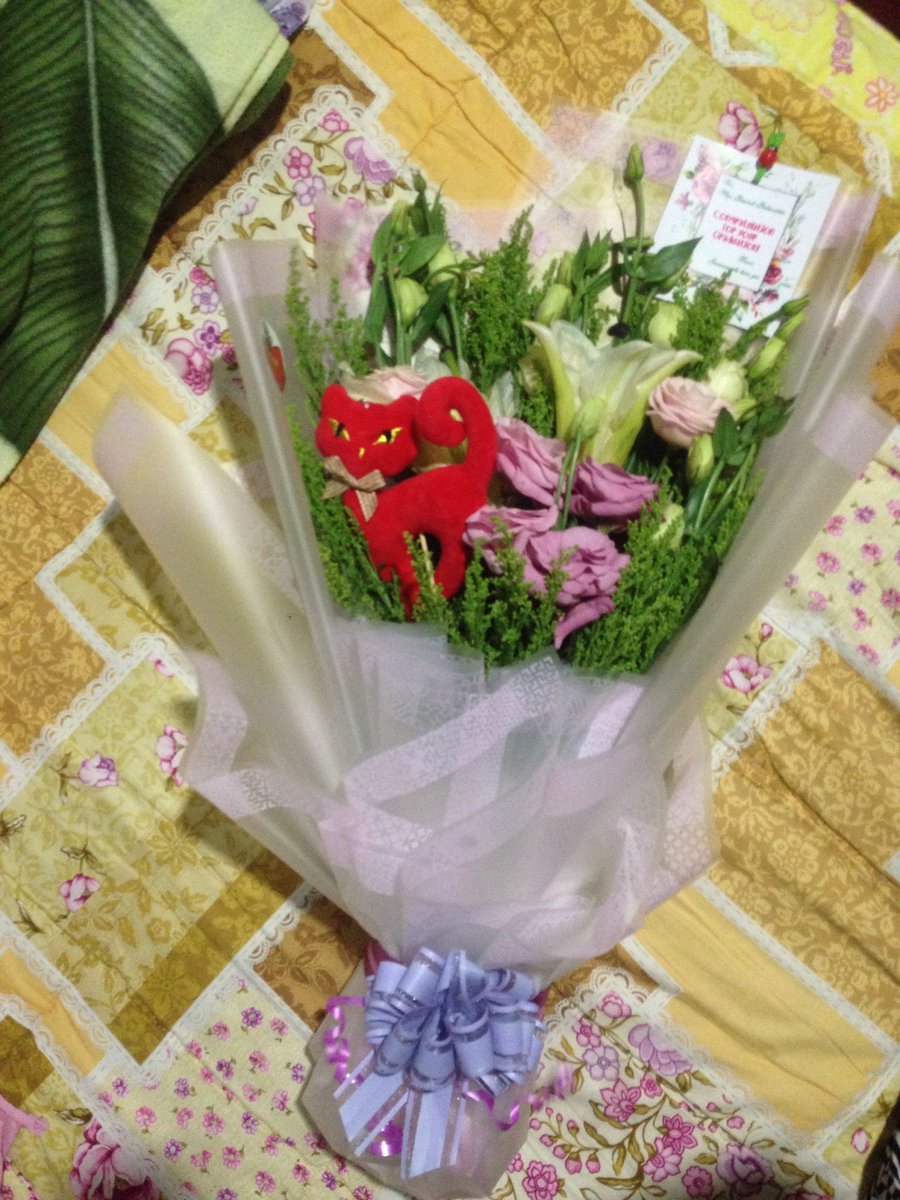 seramika_94's tweet photo. My aunty give me a surprise.With the wish "Congratulation for your graduation ".I love it and I'm glad. https://t.co/YtZQRyHGF9
