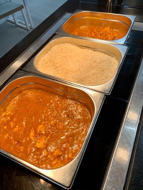 🍲 We are still supporting those who need it! 

🍛 On the menu today is Chicken curry and vegetable curry, as well as packed lunches! 

If you needs the support, please get in touch. You can call us or email Ryan.powell@inspireyouthzone.org
#ENDCHILDFOODPOVERTY #HolidayHunger