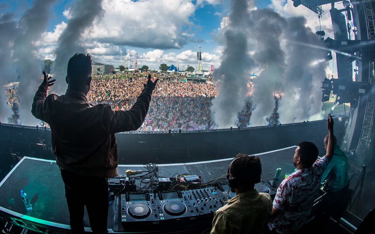 Creamfields's tweet photo. #CreamfieldsSunday @Disciples @afrojack @hannah_wants @MarcKinchen + Many many more! https://t.co/JtS1Gah3rf