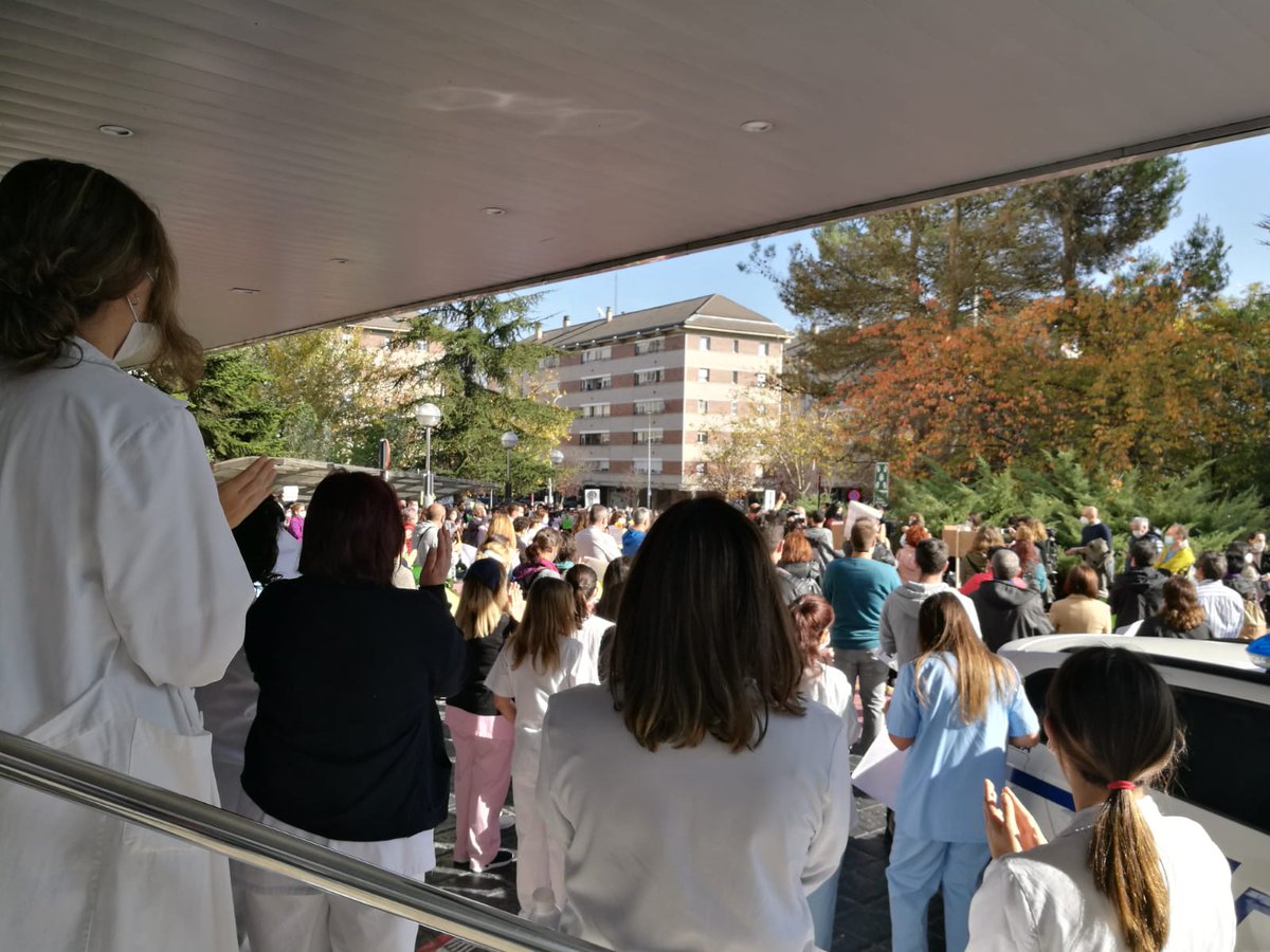 SATSE_Euskadi's tweet photo. Contra las nefastas condiciones de trabajo que sufrimos enfermeras y fisioterapeutas, hoy #huelga en todos los centros de trabajo de Araba ¡#Osakidetza  en huelga📢📢📢📢! https://t.co/W76MaE9wjZ