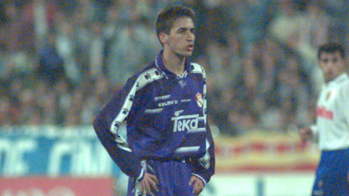 🤍 THE START OF A LEGEND 🤍
📅 On this day in 1994, <a href="/RaulGonzalez/">Raúl González Blanco</a> made his <a href="/realmadriden/">Real Madrid C.F. 🇬🇧🇺🇸</a> debut... and the rest is #RMHistory!
🏆 16 titles
⚽ 323 goals
🚩 741 matches
#HalaMadrid