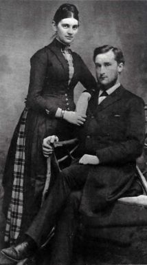 FossilHistory's tweet image. Eugene Dubois and his wife set sail for the Dutch East Indies (Nusantara) #OnThisDay in 1887, in hopes of finding the missing link. The wild thing is, he actually found it (sort of). A few years later his team the Pithecanthropus fossils from Java. #JavaMan