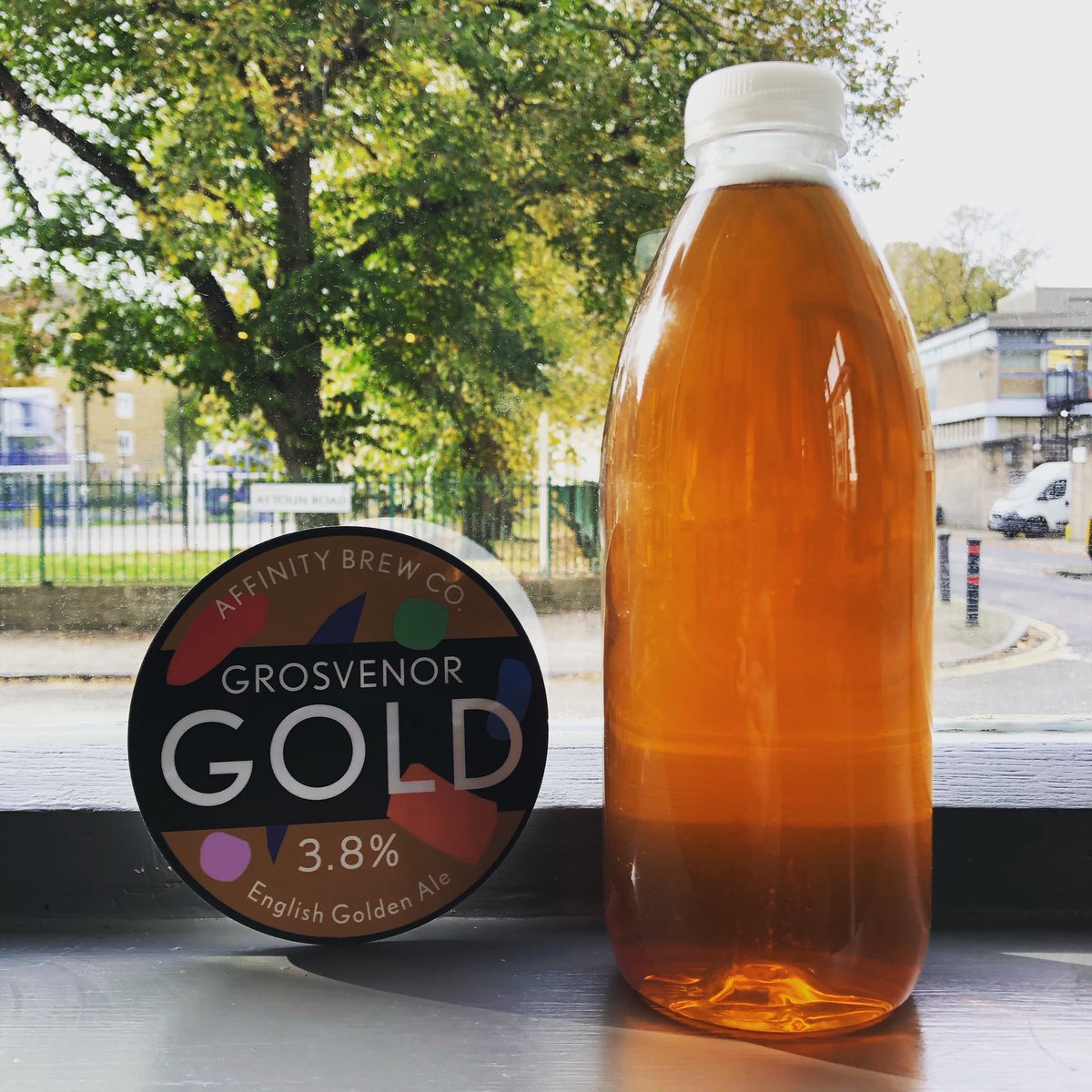Fresh cask of our House Golden Ale going on today. 🙌🏻
Brewed downstairs by our friends @AffinityBrewCo. 👊🏻
Available for drinking-in pints and take-away litres. 🍺
#brewpub #cask #ale #realale #gold https://t.co/RcT43b7jps