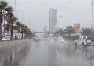 SaudiNews50's tweet photo. الأرصاد:

من السبت وحتى الثلاثاء..مناطق المملكة على موعد مع حالة مطرية حيث تشهد بعضها أمطار غزيرة والآخرى أمطار متوسطة.

- https://t.co/T9EXXehGEk