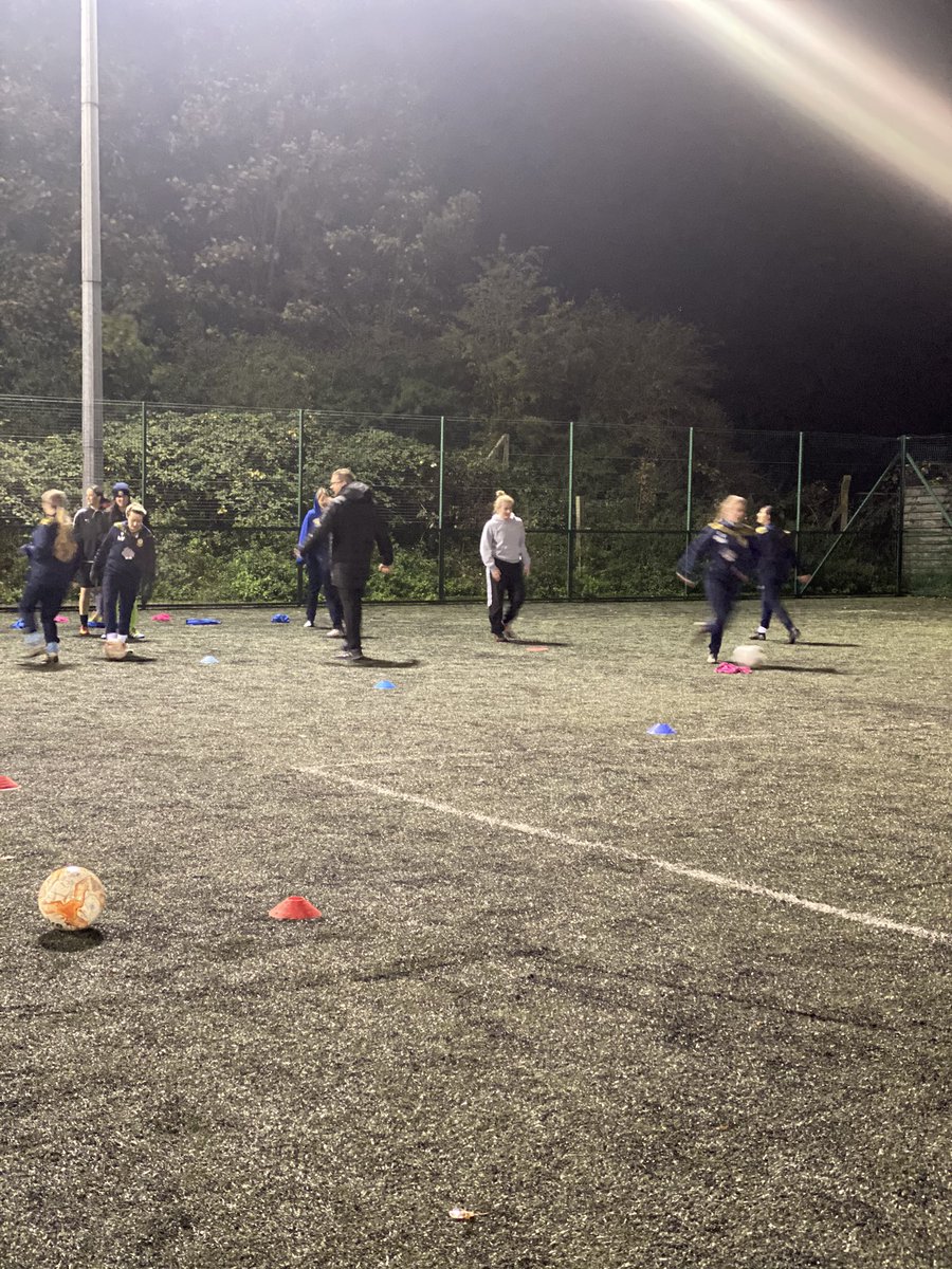 HitchinTownWFC's tweet photo. Both squads working hard in training last night ๐๐ #shecanplay #HTLFC https://t.co/RvL9CxhnUH