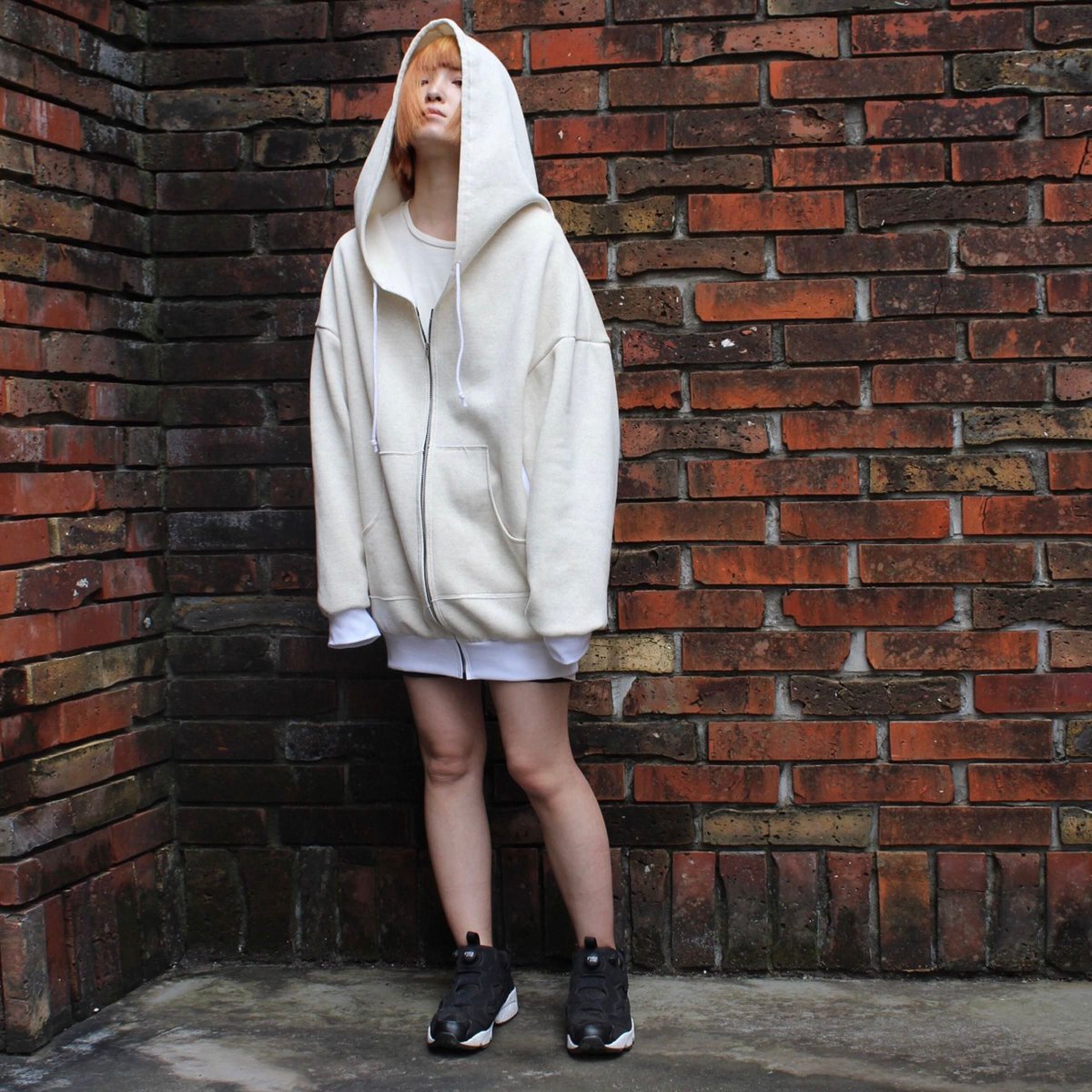 fashionsnap's tweet photo. 「ゼロゼロマルマル（00〇〇）」の52thコレクション「再構築」。
https://t.co/hGuACJFBtx https://t.co/kYOxfxpWVj