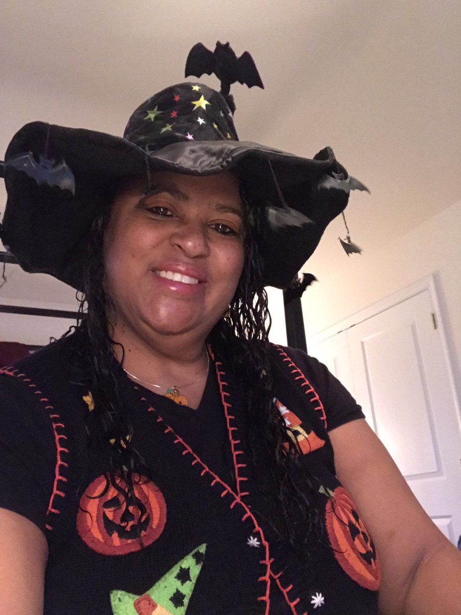 EdneyEvelyn's tweet photo. Halloween Costume Day @ECHS_at_DSU #stillhavingfuninschool https://t.co/zhpYMLuVNj