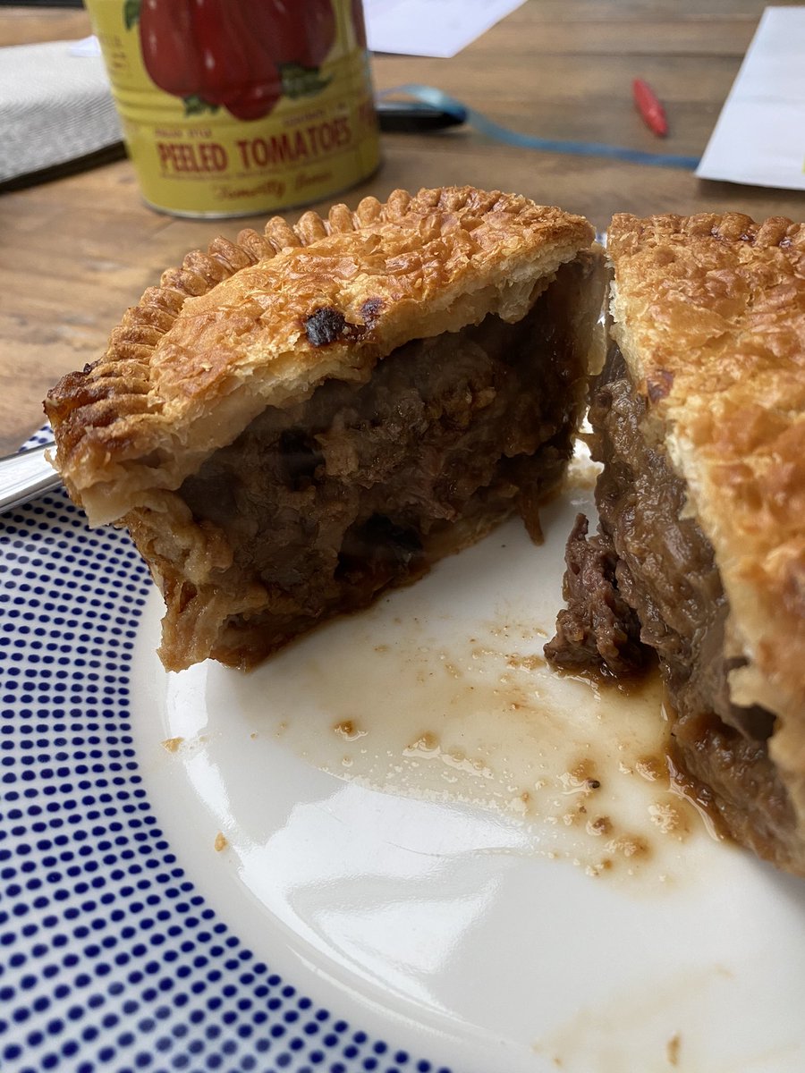 sospainter's tweet image. I’ve had to abandon working outdoors today. Not all bad news though. I’m home for a venison, bacon and mushroom pie from @MYPIE_LDN #pieweather