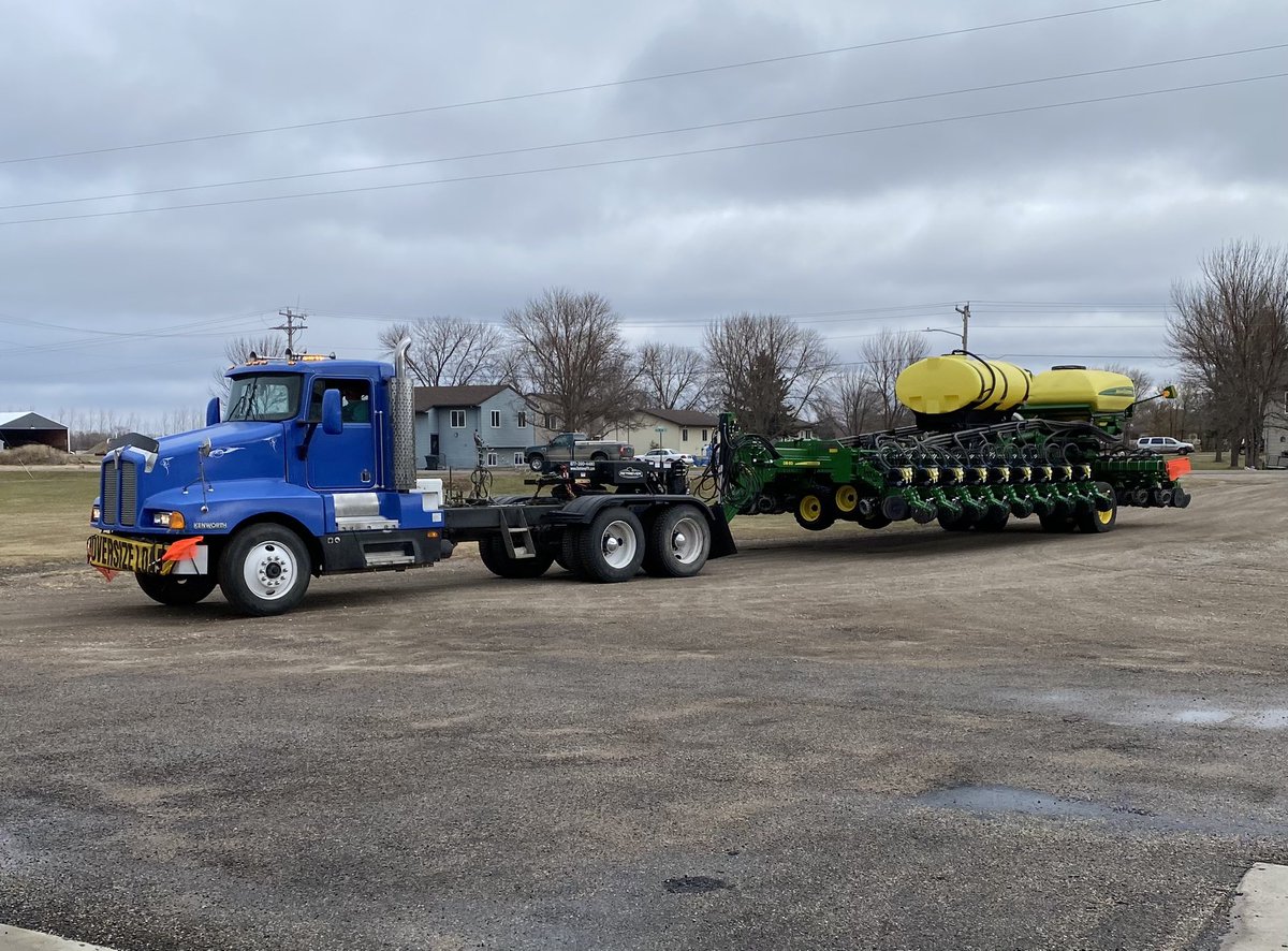 IncRdk's tweet photo. The retriever on its maiden voyage!! Picking up a DB 60 for service! #RDKenterprises @PrecisionPlant #DeltaForce #vDrive #vApplyHD contact us for service details 701-636-2119 https://t.co/I5wa6YnzLv