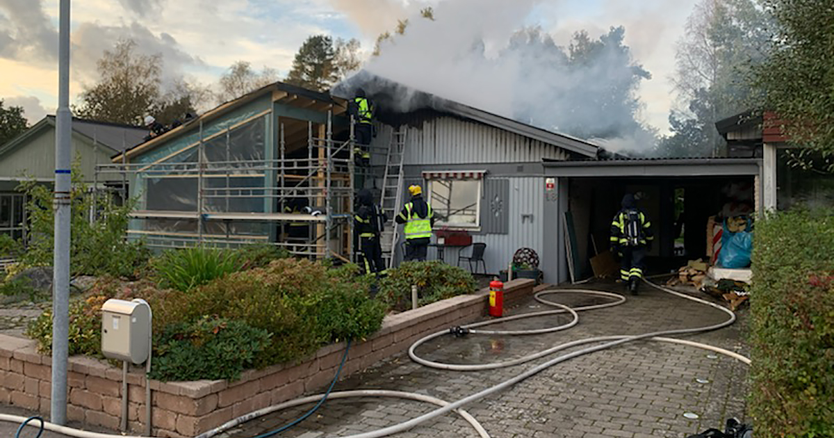 ColdCutSystems's tweet photo. We received a message from our friends at the Fire and Rescue Service in Halmstad, about two recent operations. In both cases, the #cuttingextinguisher had been used successfully to save two homes. https://t.co/I0ZnbBJhRf #coldcutcobra #coldcutsystems #UPHL https://t.co/2PFaYLa4Mn