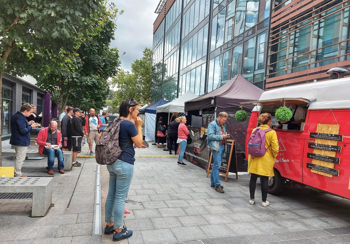 FinzelsReachMkt's tweet photo. It's STREET FOOD Friday! All your Finzels favs are cooking up fantastic street food this lunchtime plus guests @moo_stoo and @GoodFoodCo3 bringing the comfort food feels with stew and dumplings and loaded naans. See you at 11am #britishfood #curry #stew #bristoltakeaway #market https://t.co/dlm4PSbO4w