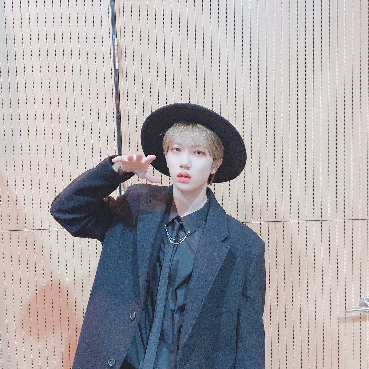 CRAVITY_twt's tweet photo. 오라니까 왜안와요!!!!!!!!! 내가간다??!?!?!!!!!?!👿👿👻👻 #아무도_못말려 #가기전에 #얼른와요 #원진 #포토바이_셂 https://t.co/HnR1TuKzur