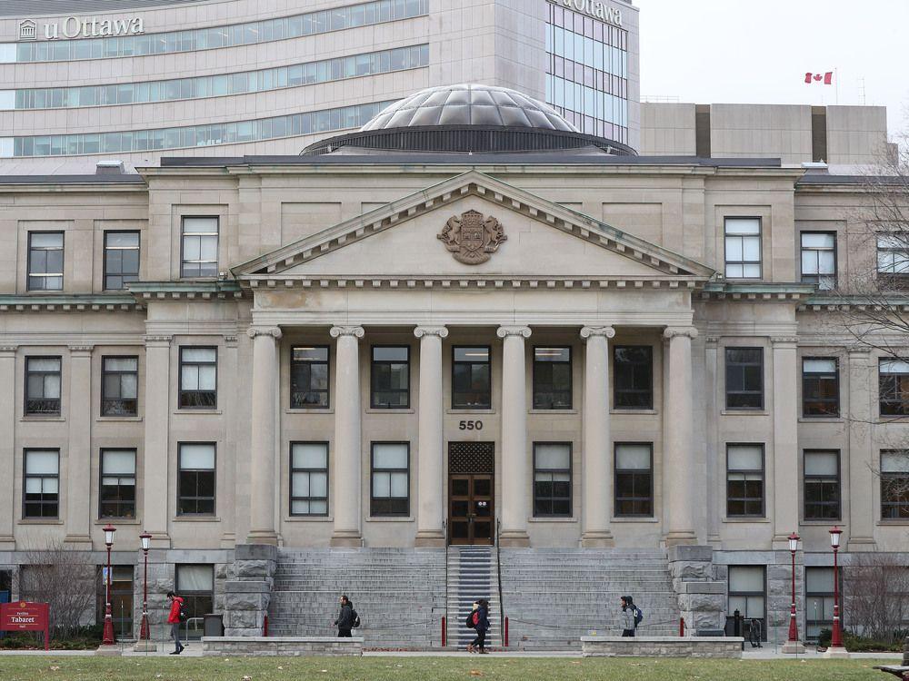OttawaCitizen's tweet photo. Striking support staff and University of Ottawa return to bargaining https://t.co/a1Aob3mvYj https://t.co/2gF6xAjSy6