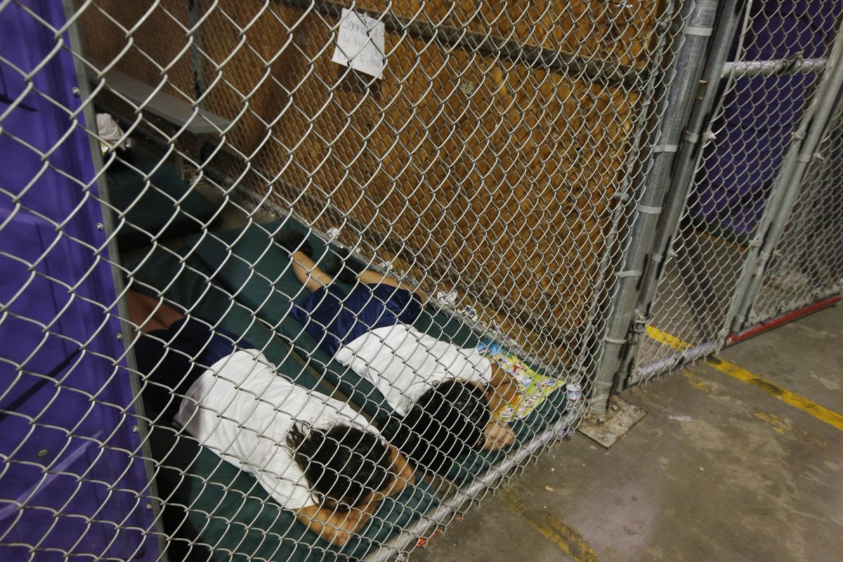 MarkSimoneNY's tweet photo. Not a single reporter has asked Joe Biden why he put kids in cages, why HIS administration built the cages and began putting kids in them? President Trump inherited this mess, but no one has asked Biden or Obama why they created it?   #CorruptJoeBiden #CorruptMedia https://t.co/9N28aTUK8h