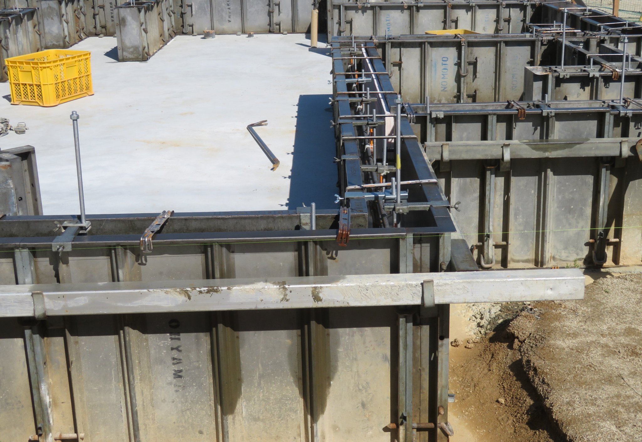 しろゆり 住友林業でマイホーム建築中 コンクリートを流し込む際の枠ができてました 着工 基礎工事