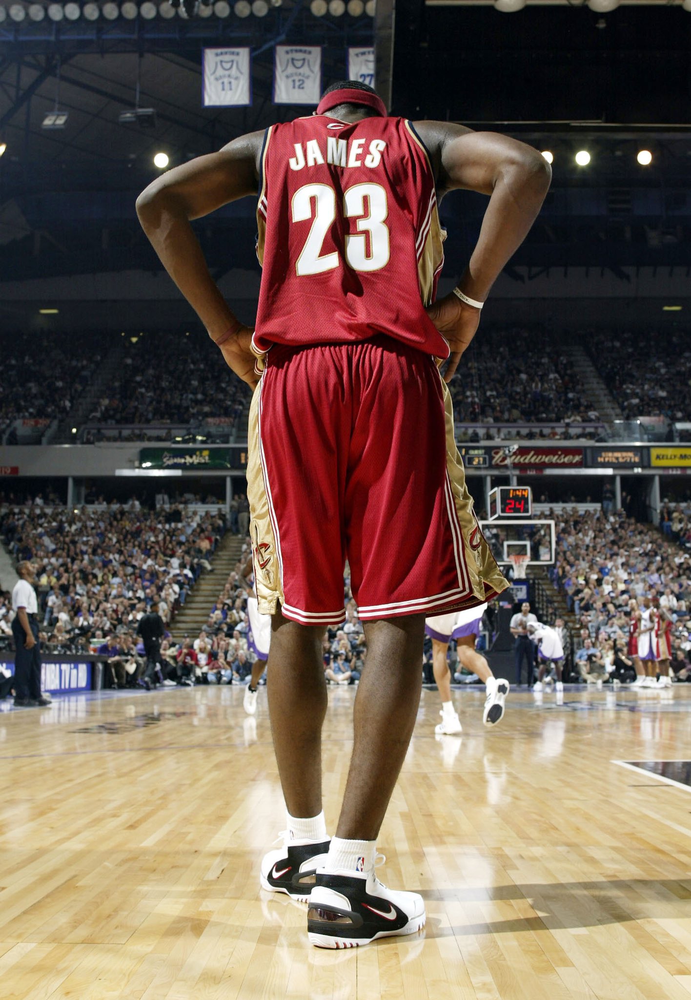 LeBron James 2003-2004, SACRAMENTO, CA - OCTOBER 29: LeBron…