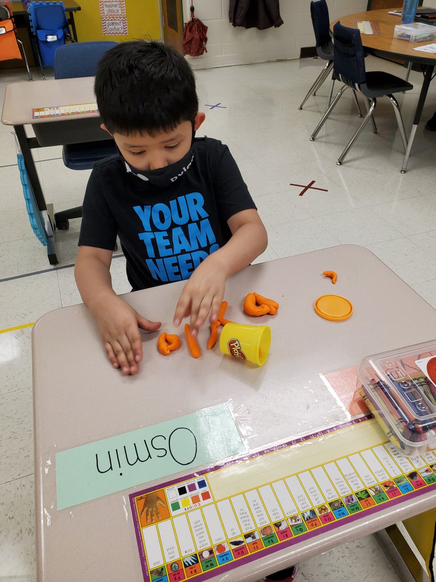 MsChandlerELL's tweet photo. It makes my teacher heart happy to see our kindergarteners choosing to practice letters this morning during their free play play-doh time!  @GuilfordEle @ms_rinehart https://t.co/ecNIts7sWx