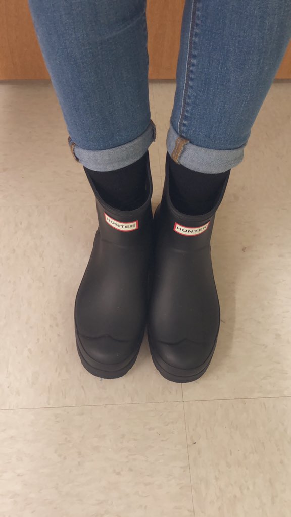 SarahClaxton6's tweet photo. Today we are impacted. Virtual Day for @isschools at @ThirdCreekMS. Still stomping in with my rain boots for #SayNoToDrugs on this wet and windyThursday! https://t.co/ZFIqWdNbhR