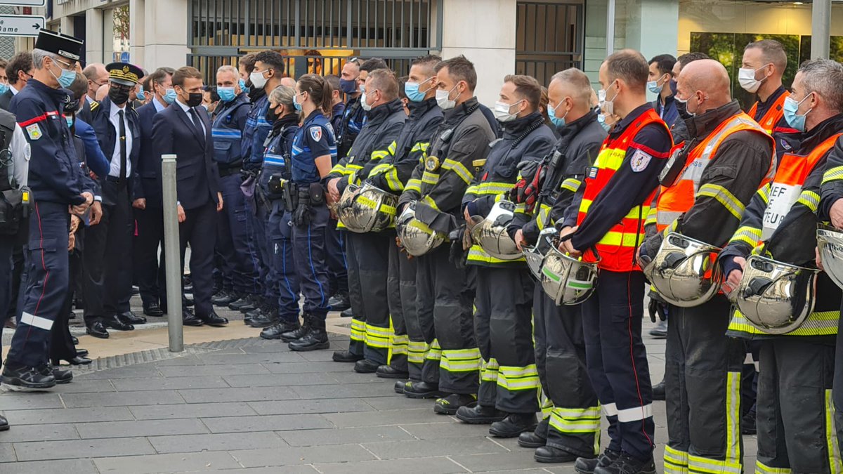 Sapeurs-pompiers 06 (@sdis_06) on Twitter photo #NousSommesNice // Le Président de la République <a href="/EmmanuelMacron/">Emmanuel Macron</a> s'est rendu sur place après la tragédie à #NotreDame de #Nice. Il a tenu a salué le courage et l’efficacité des forces de secours et de sécurité.
📸 C. SARTOR / SDIS06 #NousSommesNice // Le Président de la République <a href="/EmmanuelMacron/">Emmanuel Macron</a> s'est rendu sur place après la tragédie à #NotreDame de #Nice. Il a tenu a salué le courage et l’efficacité des forces de secours et de sécurité.
📸 C. SARTOR / SDIS06