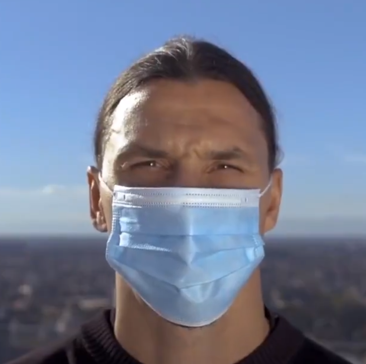 InvictosSomos's tweet photo. Zlatan Ibrahimovic: "El virus me desafió, y le gané. Pero tú no eres Zlatan, no desafíes al virus. Usa la cabeza, respeta las reglas. Distanciamiento social y cubrebocas, siempre. Ganaremos". El sabio consejo del león vikingo tras haber vencido al COVID-19. IBRACADABRA. https://t.co/x1ZTjoGtUT