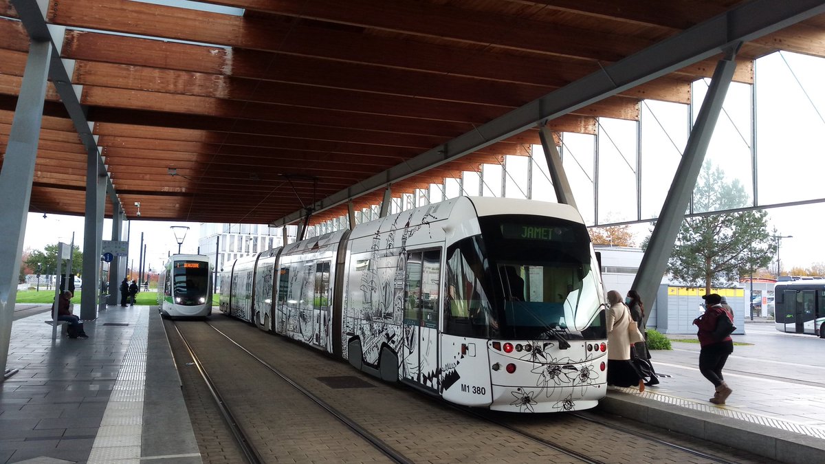bn_cie's tweet photo. Dernière soirée de liberté ce soir avant le #confinement2 #confinementSaison2 avec la #Bombardier #Incentro pelliculée pour le @levoyageanantes 2020 🚋 https://t.co/I8aTysevRv