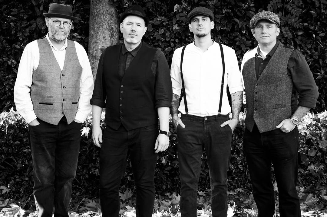 AutumnSaints's tweet image. #Exciting #times 🤠 we are in #evolutionstudios #oxford #recording our #new #album. Also delighted to announce #new #member, Nick Bennett #rhythm #guitar, #keyboards, #harmonica #lapsteel + #harmonies. Great to have him on board! Stay safe and see you out there soon. #americana