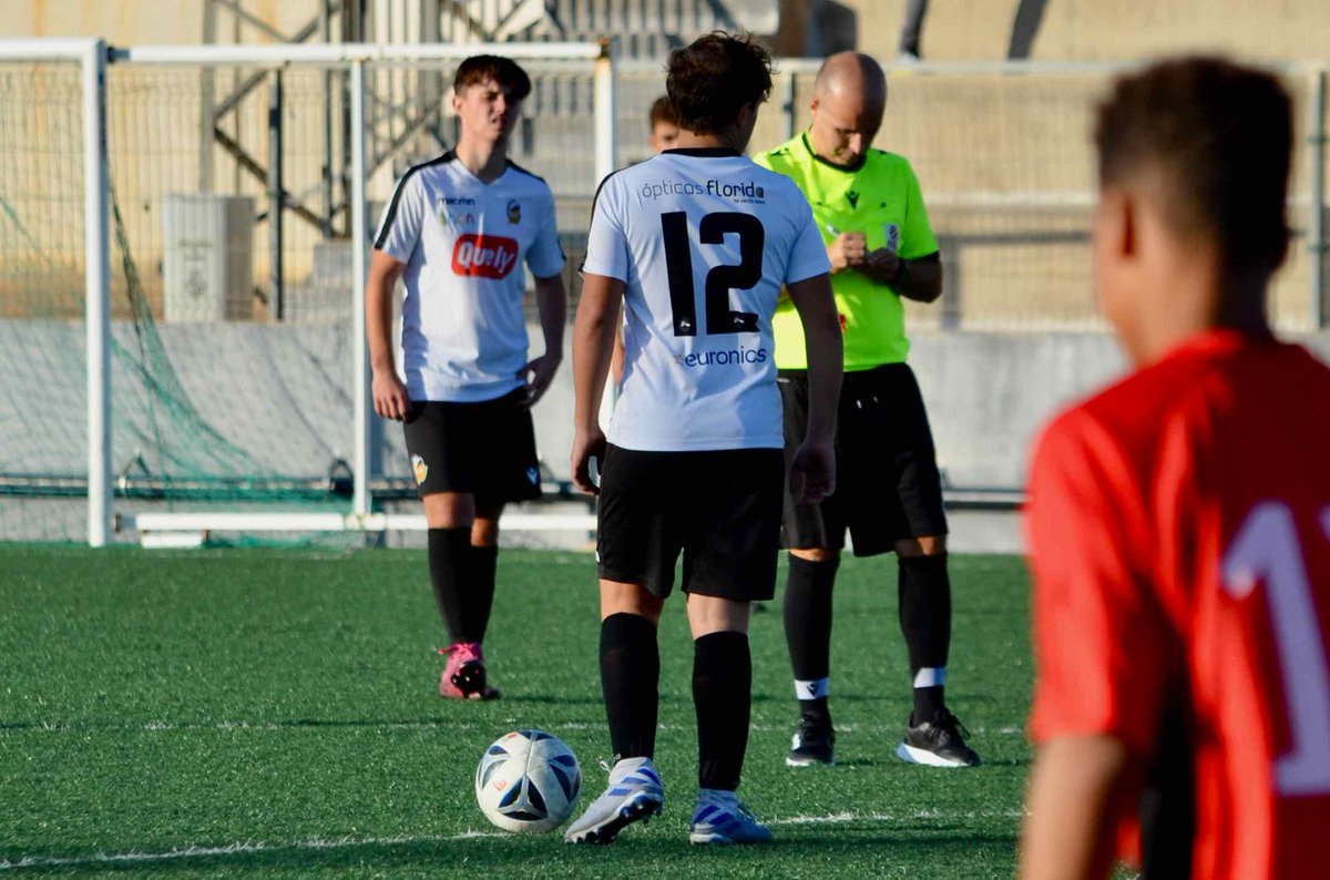 CEConstancia's tweet photo. En aquests moments tan complicats per tots, el suport dels patrocinadors és fonamental per a nosaltres

Moltes gràcies @Euronics_Spain i @OpticasFlorida pel suport una temporada més 🙌🏼💪🏼 🖤🤍

#FutbolLocal #TotsPlegats https://t.co/Qu7eB4czyv