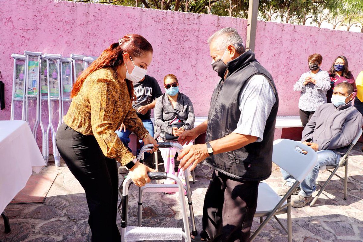 ErikaBrionesMX's tweet photo. En #VilladeReyes trabajamos para todos por igual, prueba de ello es que hoy arrancamos la entrega de aparatos ortopédicos y muy pronto se llevará este programa a las comunidades casa por casa 🏠. https://t.co/BXVEa7ZDyn