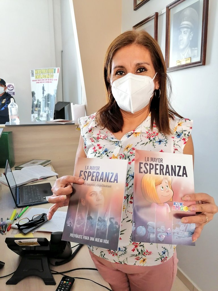 DChulucanas's tweet photo. Personal de la Municipalidad de Chulucanas recibieron el libro #LaMayorEsperanza #ImpactoEsperanza2020 #Chulucanas @bill_quispe @waltermurilloa @PrVictorVasquez https://t.co/lJ8cOehkPR