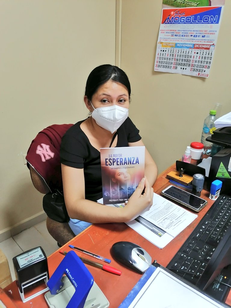 DChulucanas's tweet photo. Personal de la Municipalidad de Chulucanas recibieron el libro #LaMayorEsperanza #ImpactoEsperanza2020 #Chulucanas @bill_quispe @waltermurilloa @PrVictorVasquez https://t.co/lJ8cOehkPR