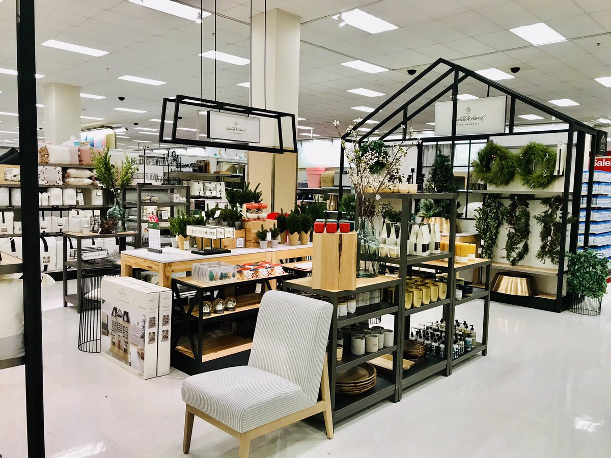 JosephinePared5's tweet photo. Introducing our new Hearth &amp; Hand Christmas collection 2020 🎯 Our guests are loving!!! ❤️T2475 @Abigail02475 @Eleny_02 @RobDeMo20 @StevenRosini @EmpressTkia https://t.co/zae5wS65dU