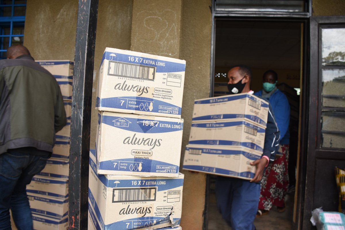 Yesterday 21 schools in @GatsiboDistrict received a support of sanitary pads provided by @Imbuto for school girl’s rooms.This contributes to improving girl's education as it reduces frequent absenteeism & dropouts that result from lack of hygiene equipment for vulnerable children