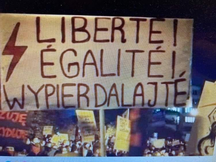 danieltilles1's tweet photo. French revolutionary past meets Polish revolutionary present https://t.co/nWRgeacMjr