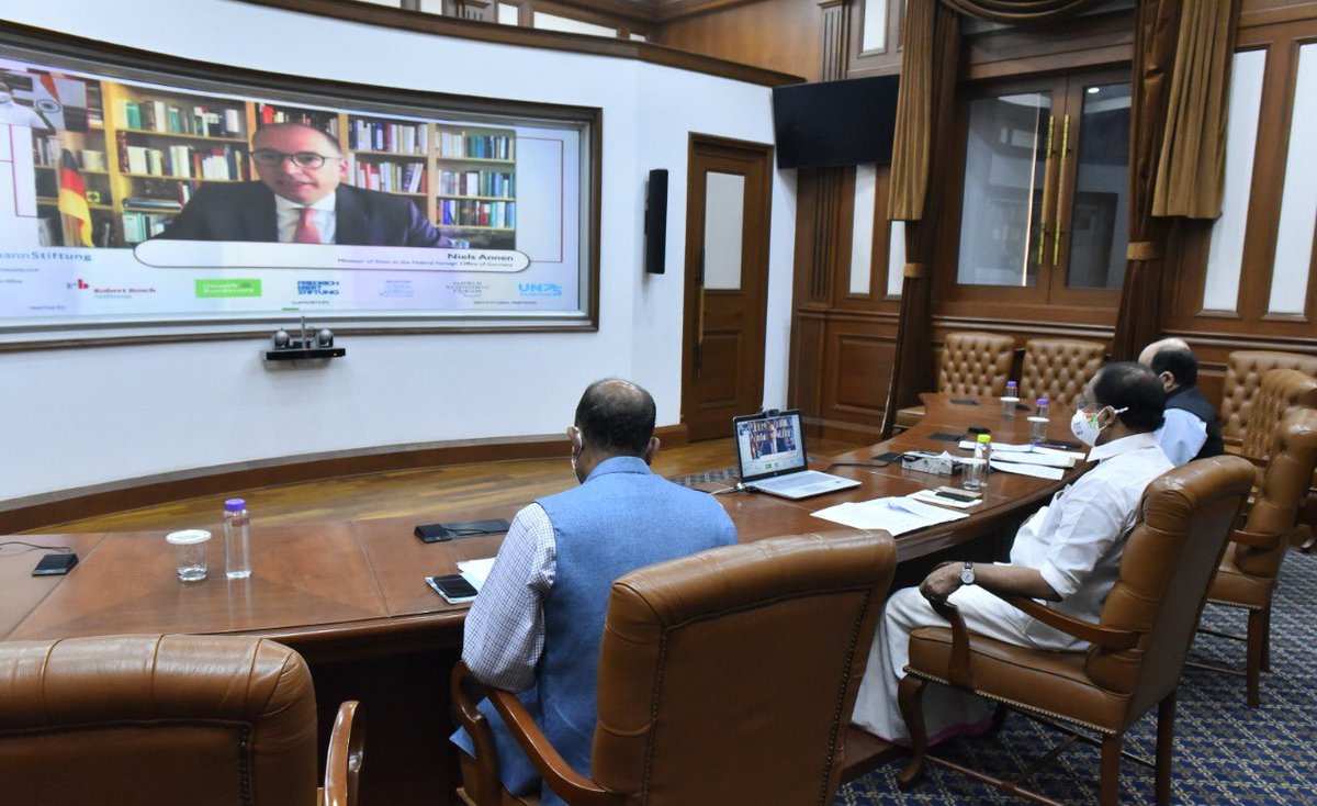MOS_MEA's tweet photo. Glad to join @clubdemadrid #PolicyDialogue on #multilateralism. Stressed on
🔸UNSC reforms
🔸more inclusive participation &amp;
🔸moving beyond value signalling
 to make #multilateralism more effective.
@narendramodi @DrSJaishankar @MEAIndia @IndiainSpain https://t.co/IfwJoPiscs