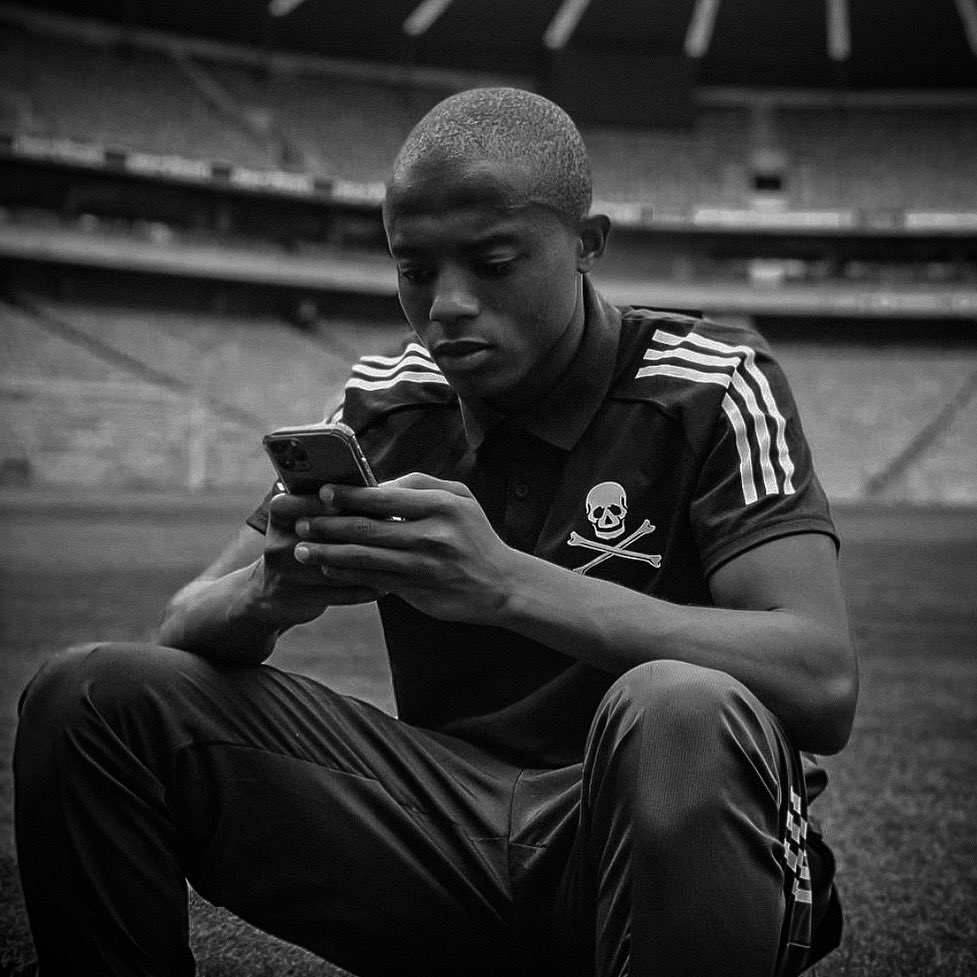 InfluencdA's tweet photo. Don’t forget that sometimes we need to take a break and recharge⚫️☠️⚪️ Also Instagram ne Zakes 📲 👀 #RevolveBoys #TheTalentSquad https://t.co/seLlOBcKxB