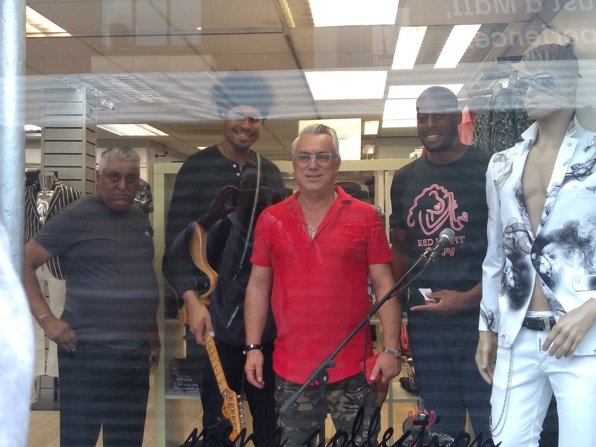 BuskingRed's tweet image. Artist: Ivanmore Profound 
Location GO2 Menswear 
Me: Tallest guy in the room 😎
Mannequin: Looking sharp

Way too much time on hand 😅. Follow the link for the smooth vocals that is Ivanmore Profound.

youtu.be/j2Q59nFNYXE

#redlightbusking
#busking
#throwbackthursday