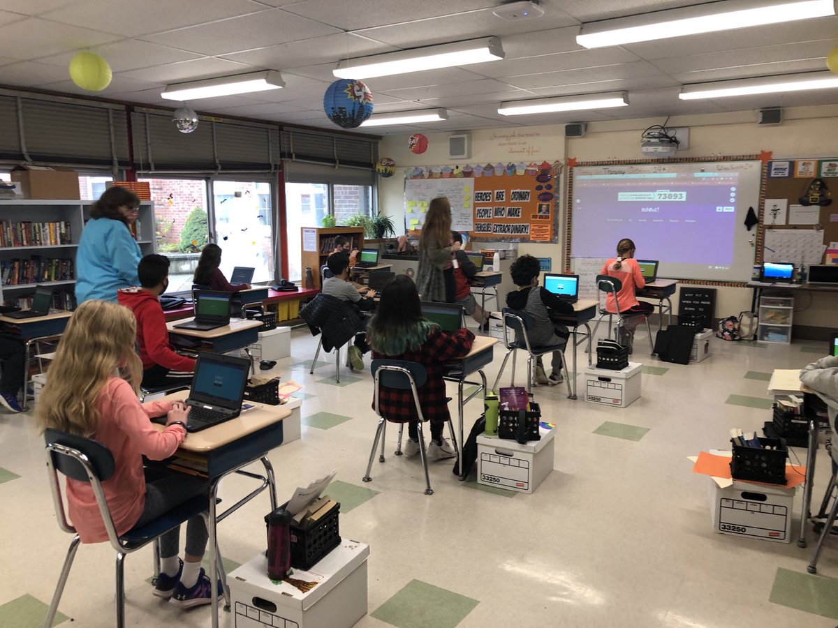 JmonroeJody's tweet photo. Ms. Roth’s 5th graders having some fun learning grammar with a bit of competition using Kahoot today ⁦@BethlehemCSD⁩ https://t.co/HklNyYg1zO